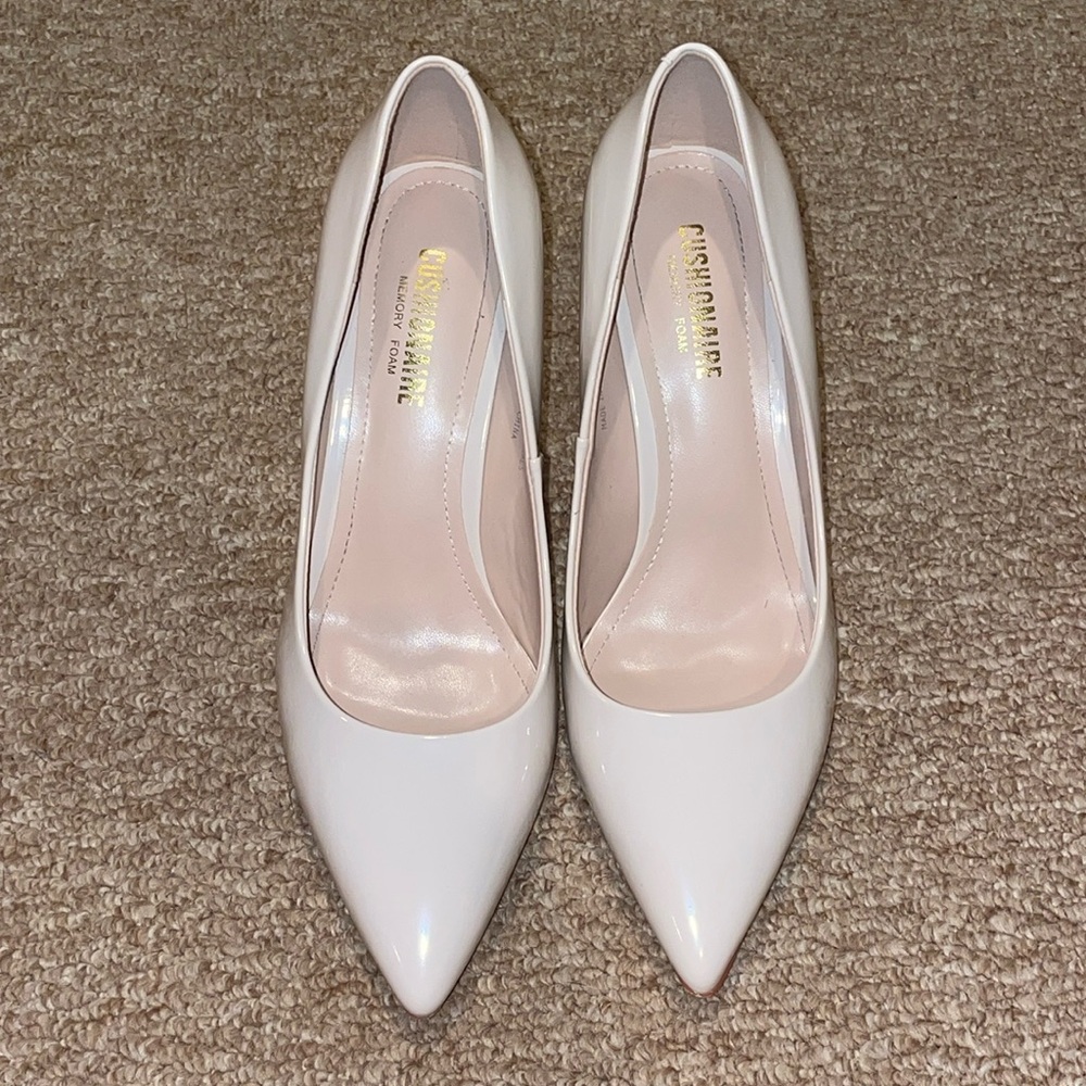 8.5W cream color pumps. Worn once for an hour.